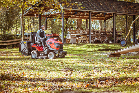 RTX102HD High Dump Lawn Tractor Snapper